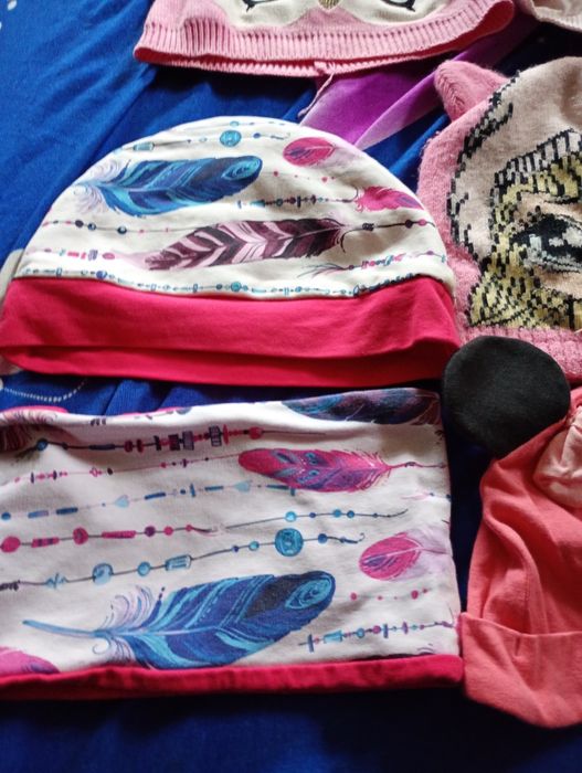 Zestaw czapeczek plus lus