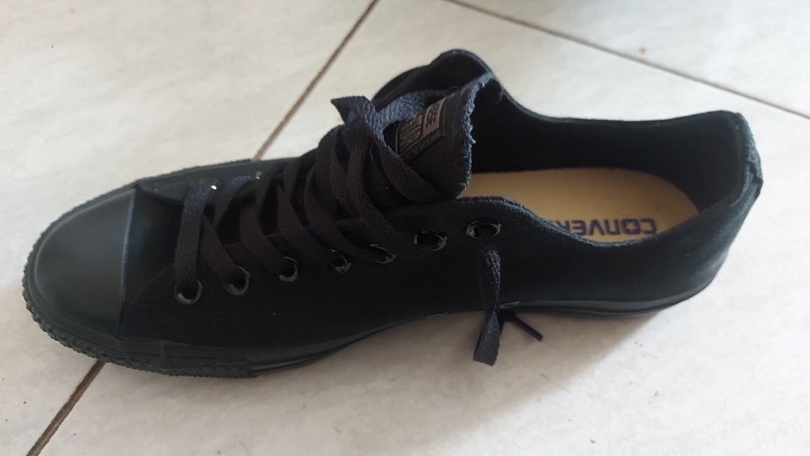 Ténis.  Novos. Converse All Star