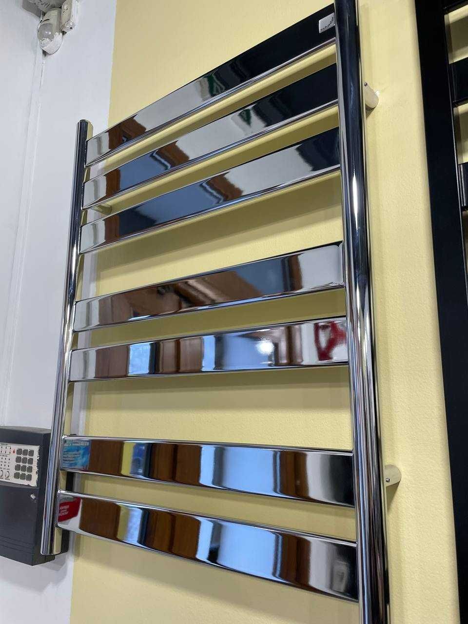 Дизайнерська рушникосушка Zehnder Zeta 800x600