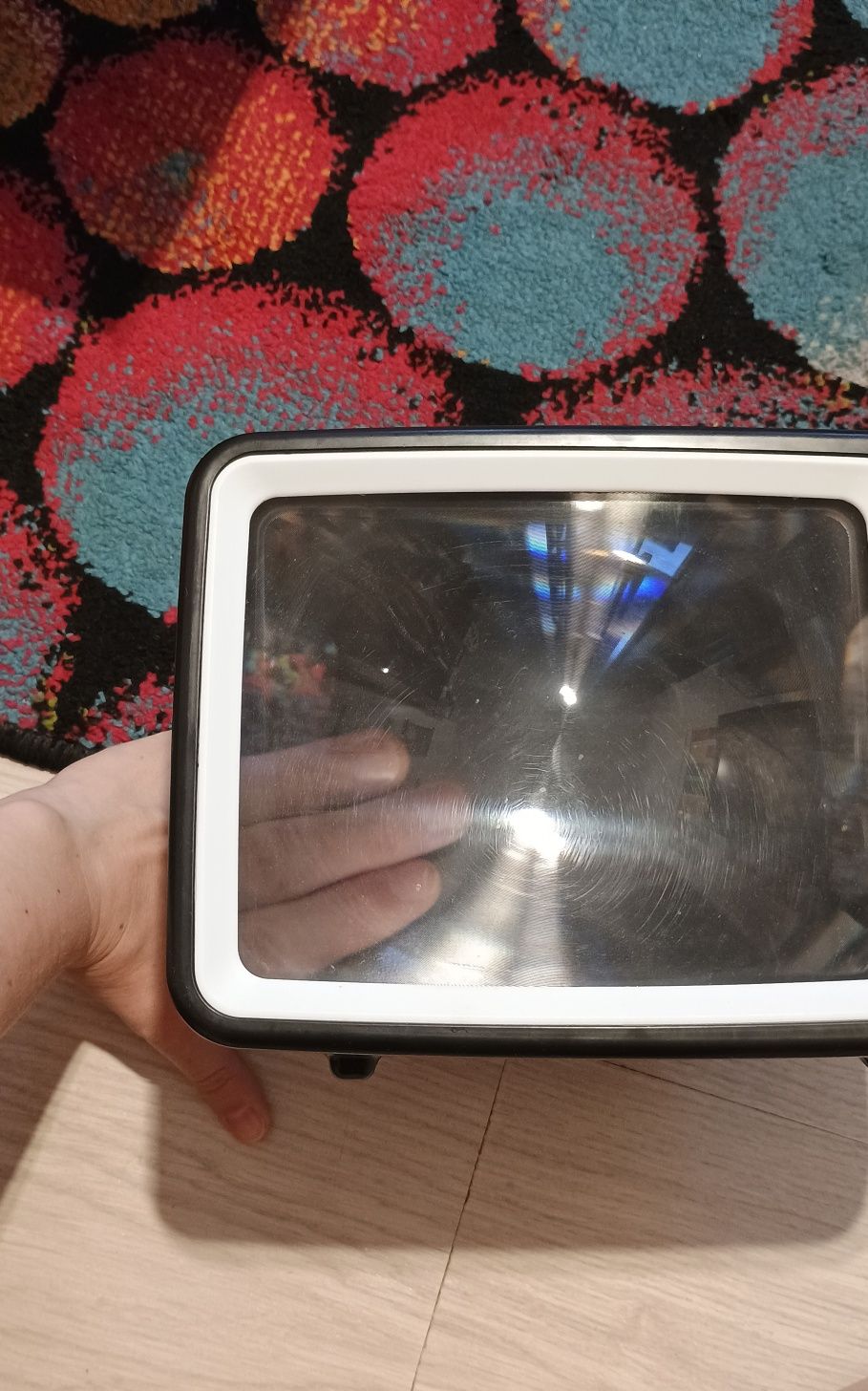 Smartphone - TV. "Telewizor" powiększający obraz z telefonu :) 20zł