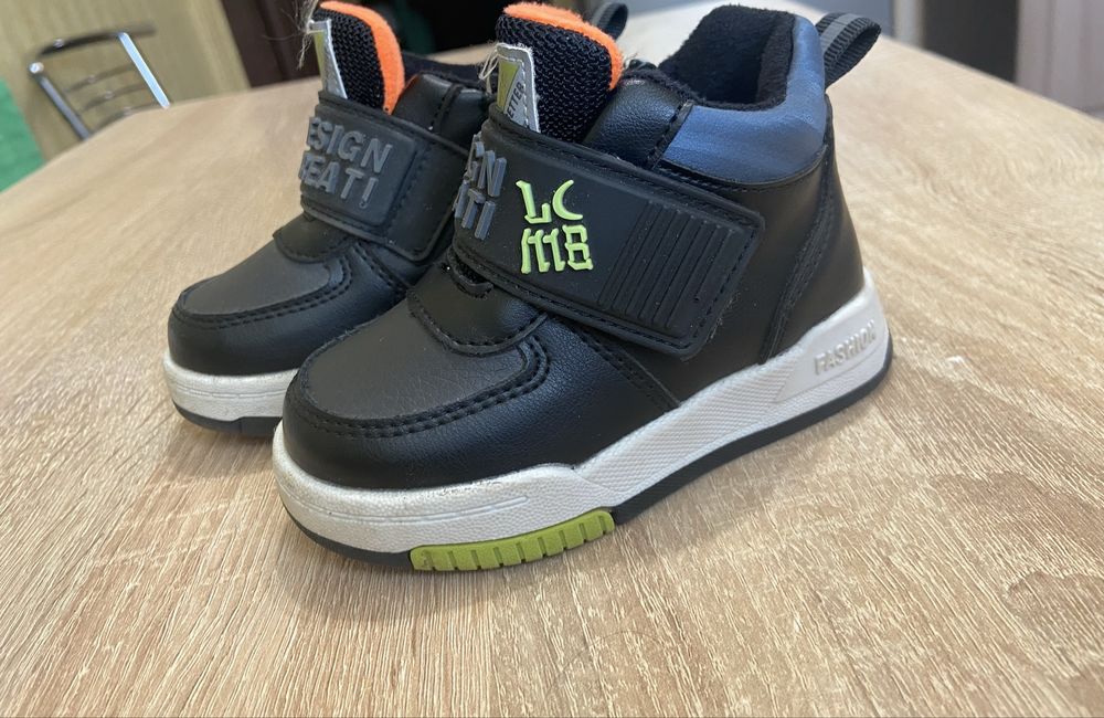 Дитячі демісезонні ботинки/кросівки 21 розмір