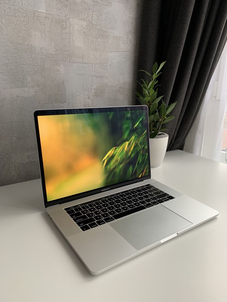 Ноутбук Apple MacBook Pro 15" 2016 512 GB - Touch bar