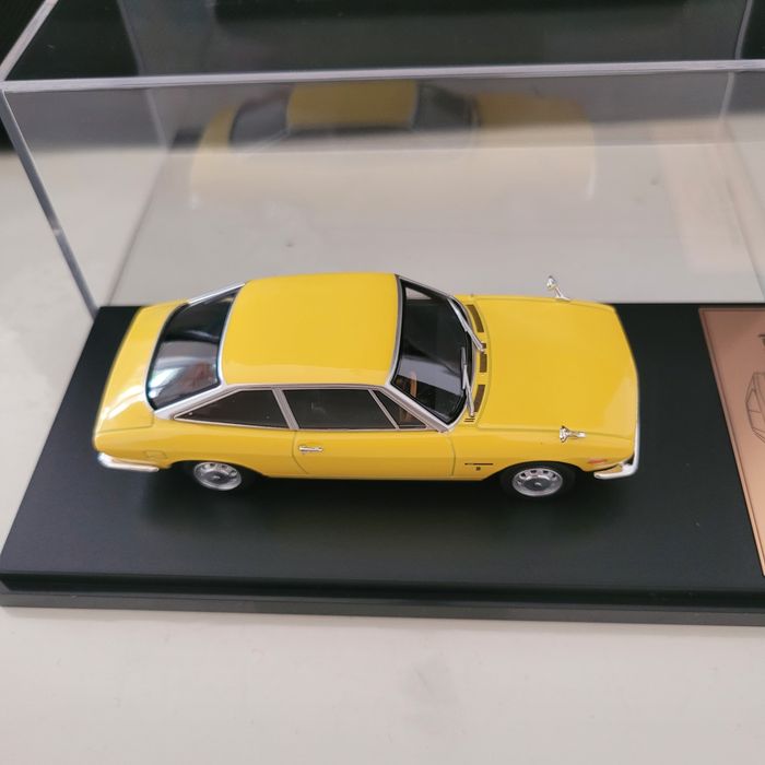Carro miniatura Isuzu