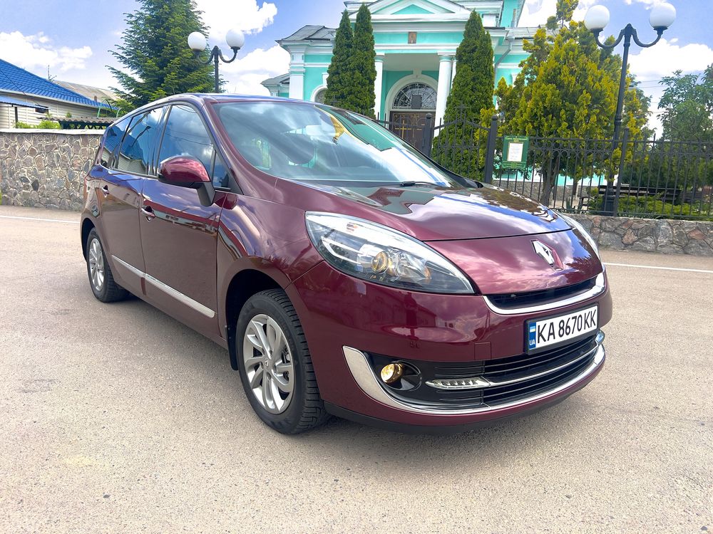 Продам Renault Grand Scenic 2012