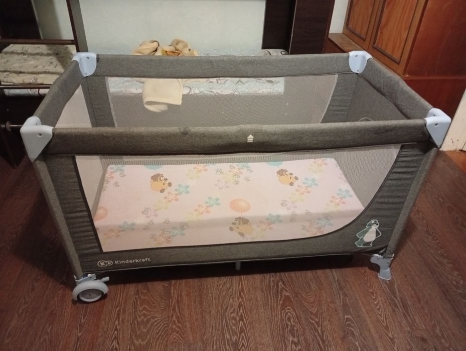 Продам кровать манеж