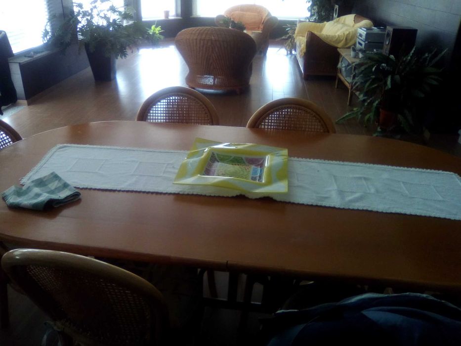 sala de jantar e de estar em bambu