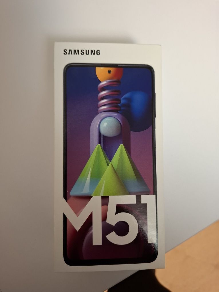 Samsung galaxy M51 
6/128 
7000 mah батарея держит