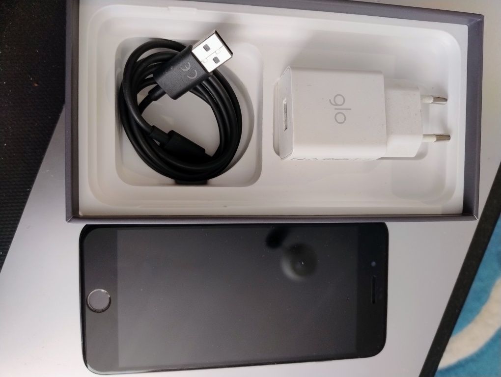 Срочно!!Продам iPhone 8 плюс 64