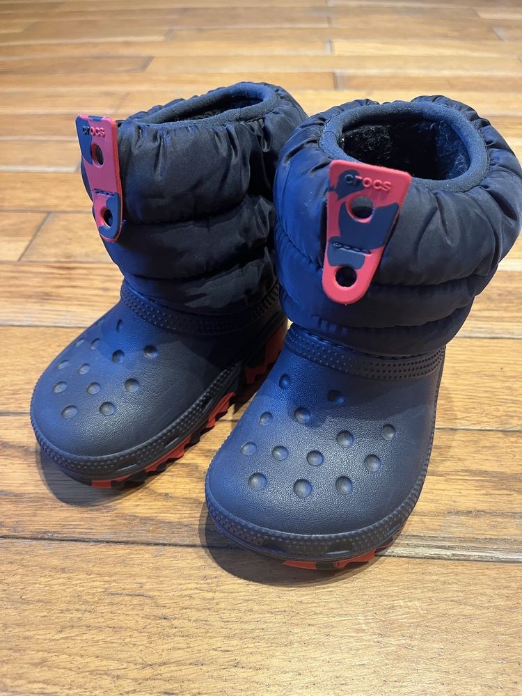 Buty zimowe Crocs C7 dziecięce granatowe – bdb stan
