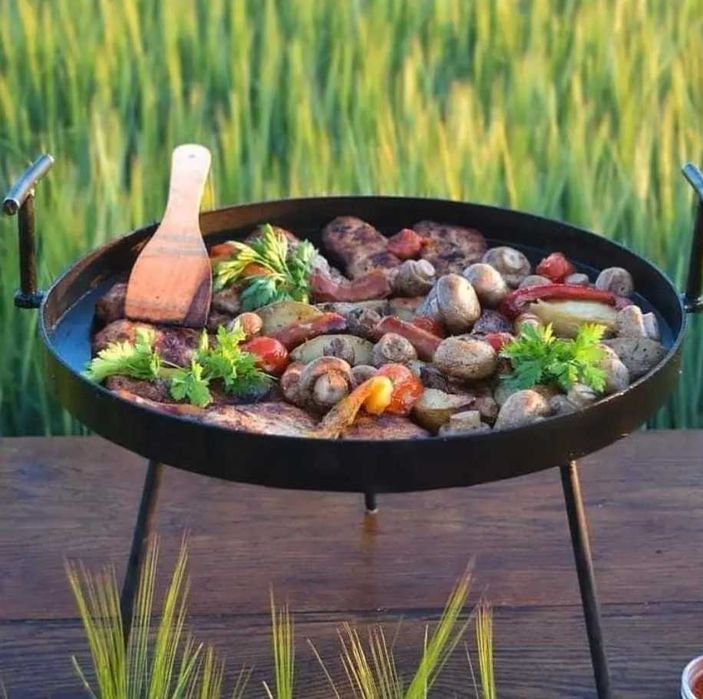 сковорода з диска для пікніка або мангала з кришкою