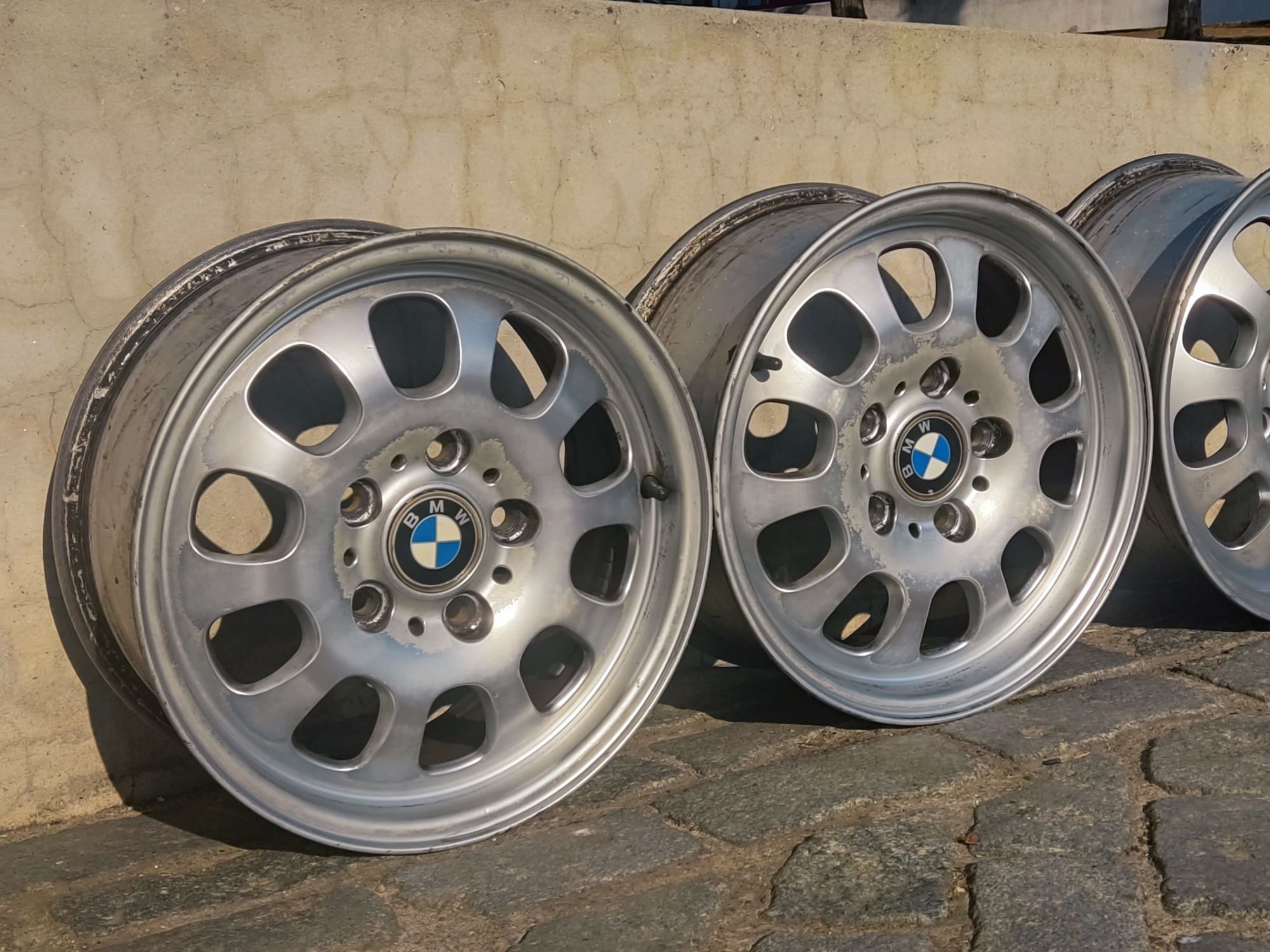 Jantes 15" BMW 5x120

Para desocupar espaço