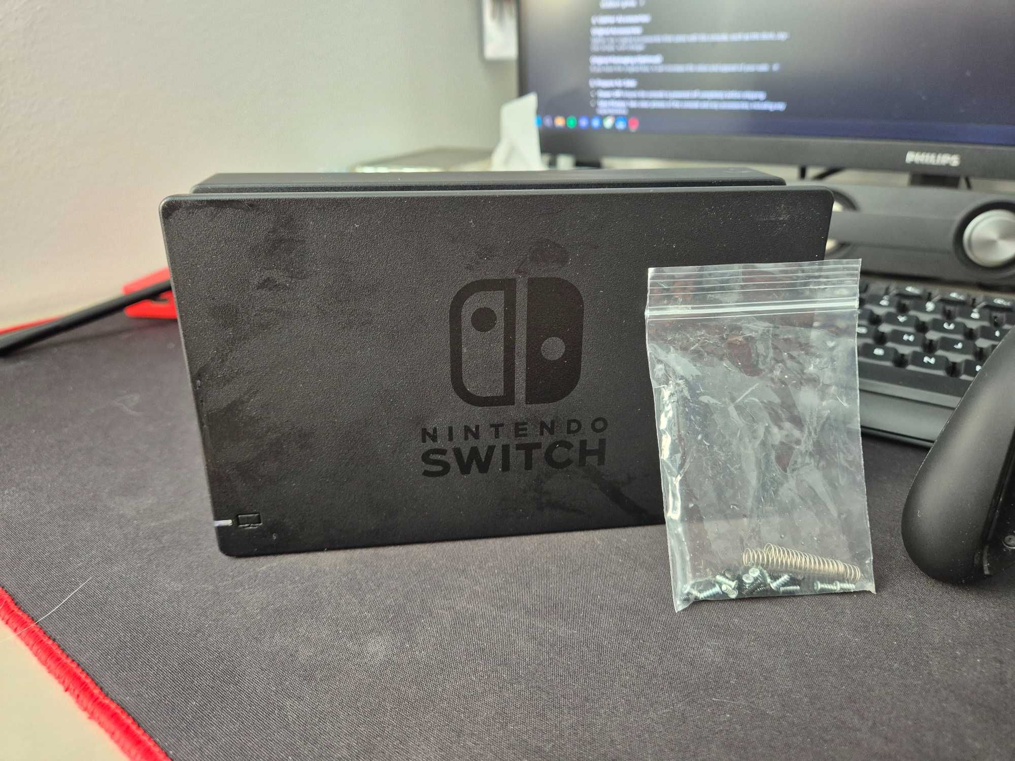 Nintendo Switch V2 [alternatywny dock] + Pokemon Let's Go Pikachu!