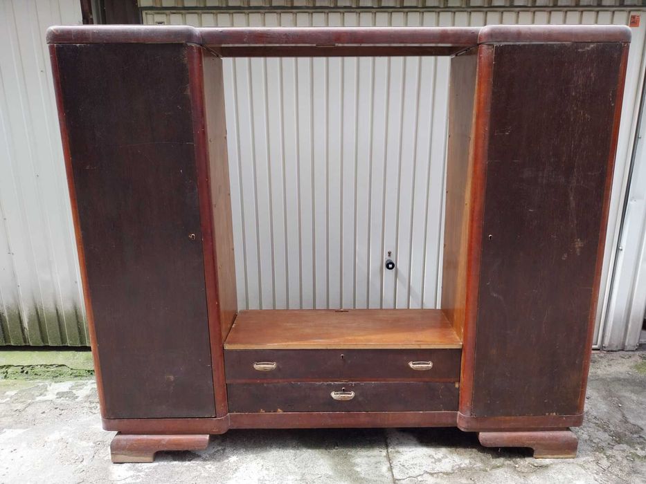 stara szafa drewniana