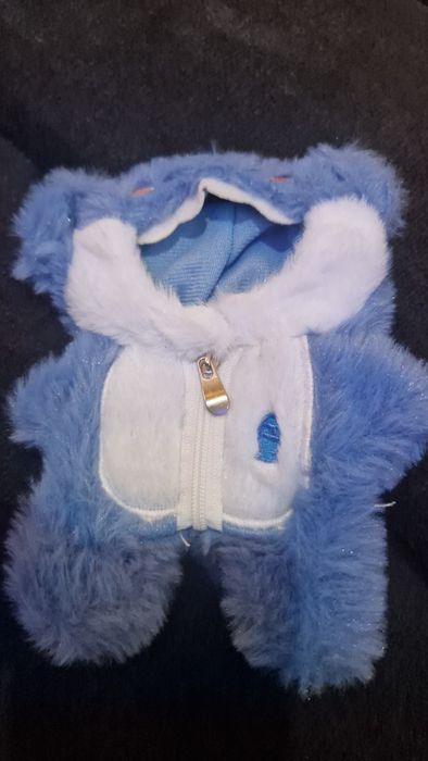 Ubranko dla labubu zapinane na zamek stitch