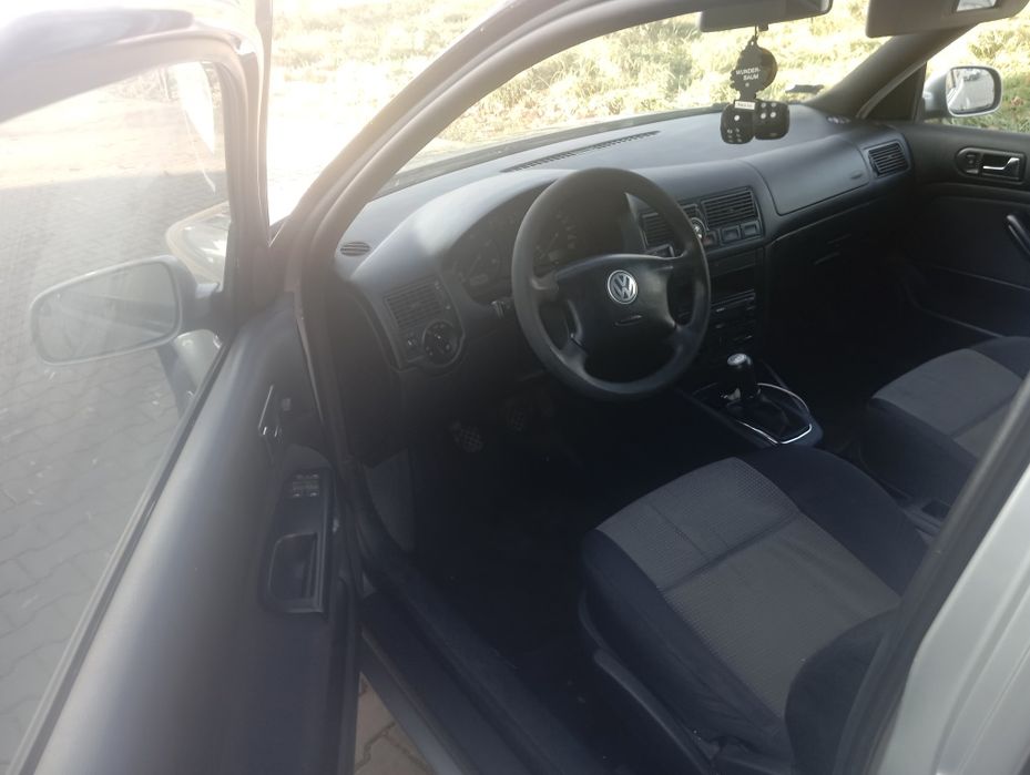 Sprzedam Golfa 4 1.9 90 koni pancerny