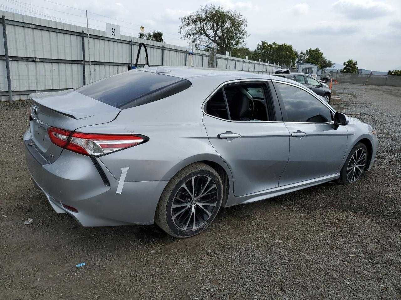 Toyota Camry SE 2020