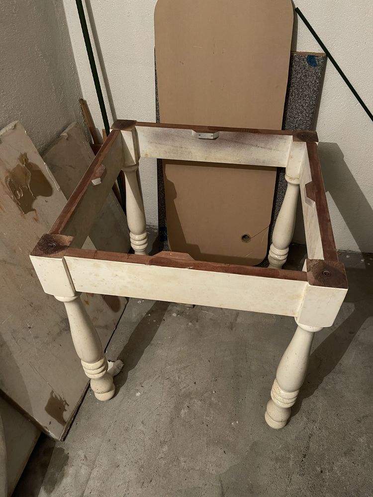 Mesa de mármore com 4 cadeiras