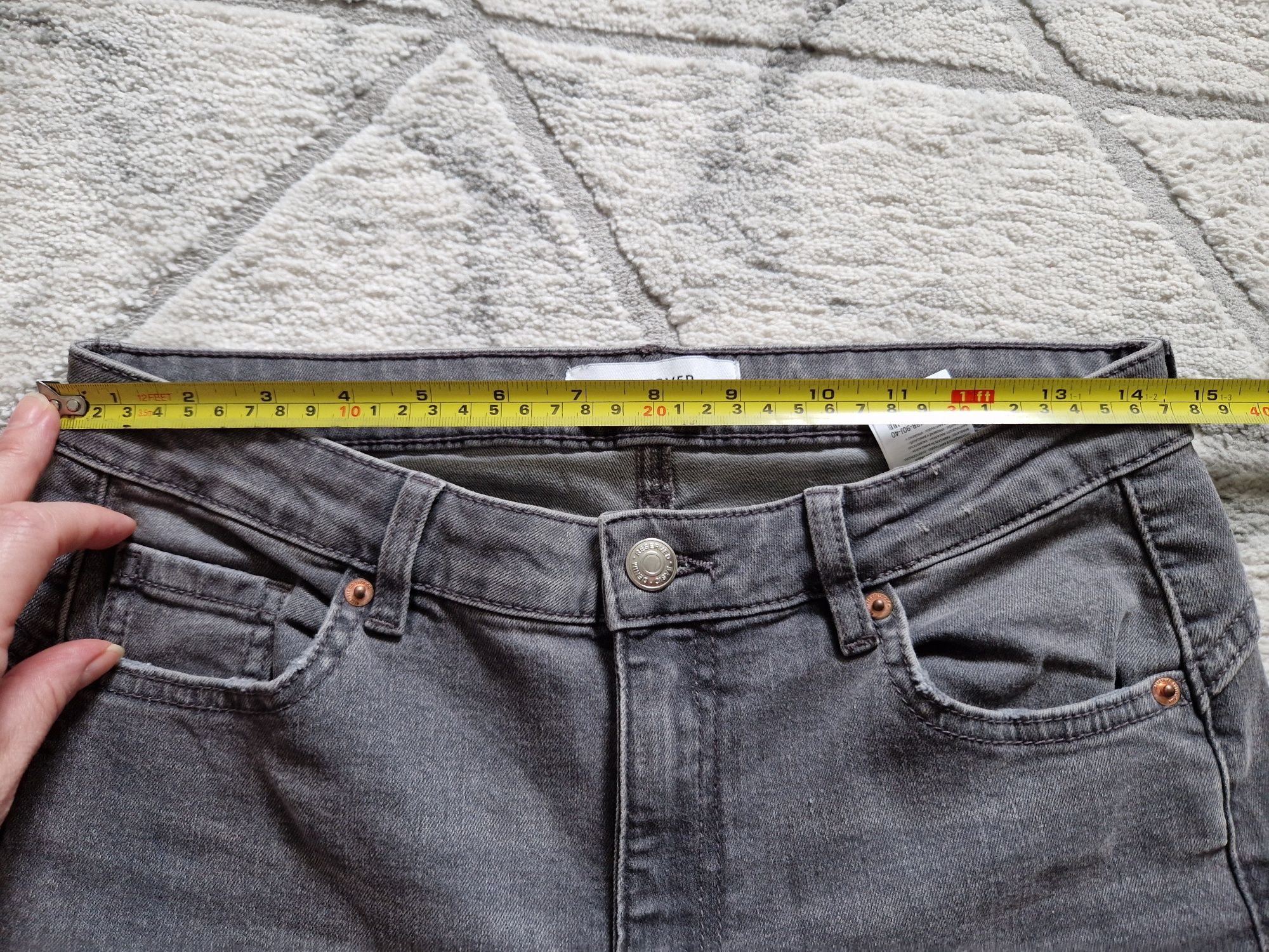 Jeansowe DAMSKIE szare/ grafitowe spodnie roz M / 38 firmy RESERVED