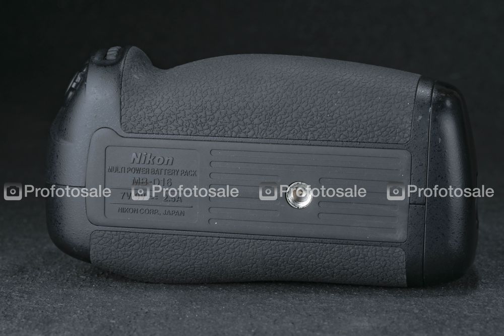 Батарейний блок (бустер) Nikon MB-D16 для Nikon D750