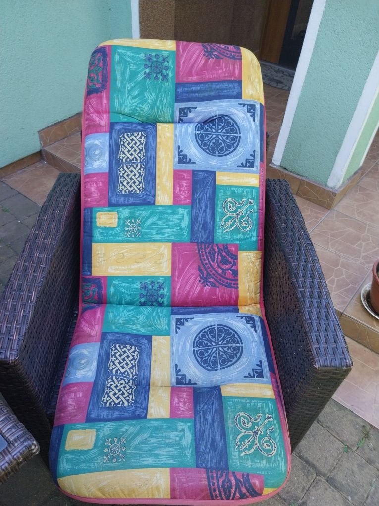 Poduszki na krzesła ogrodowe .