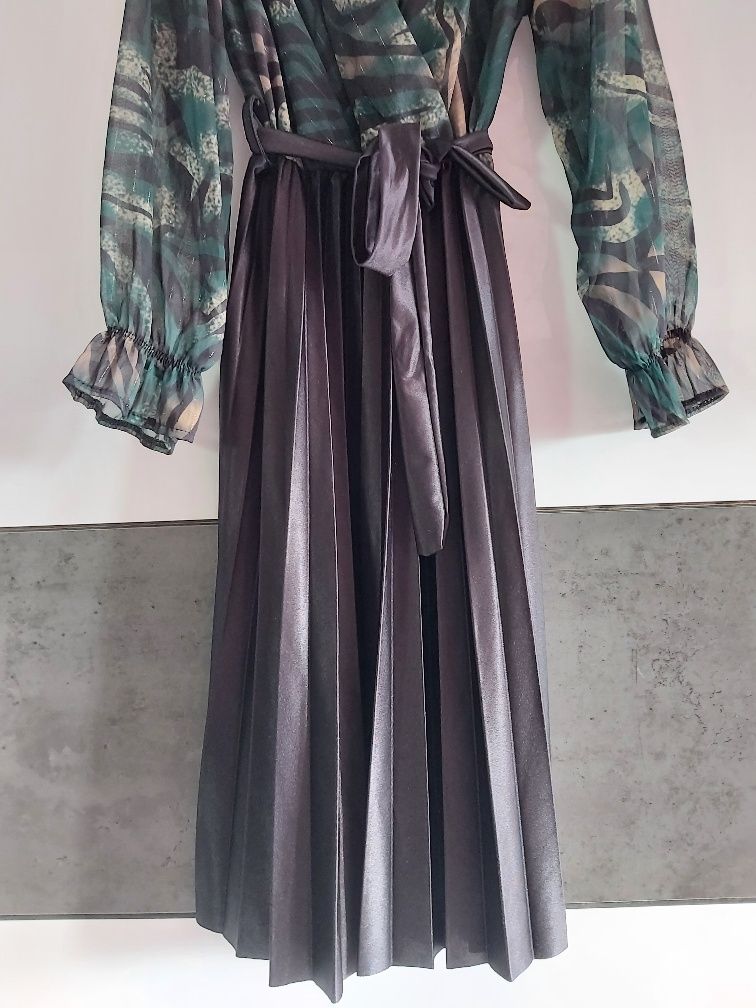 Nowa elegancka sukienka plisowana S/M