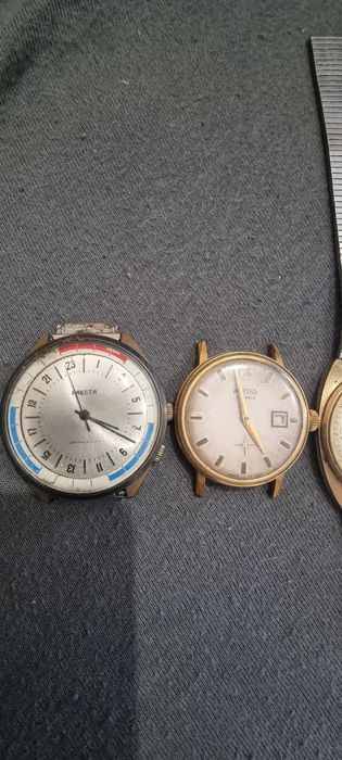Zegarki cztery sztuki