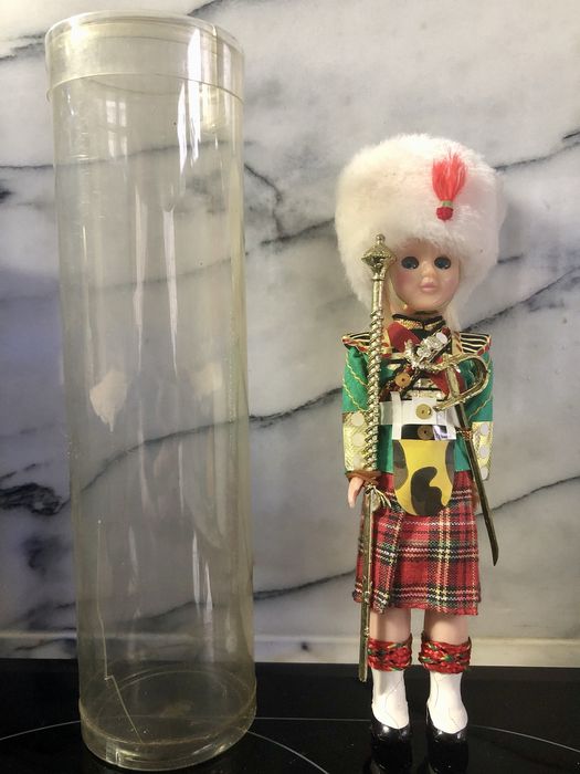 Boneco étnico antigo