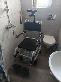 Specjalistyczny wózek toaletowo-kąpielowy