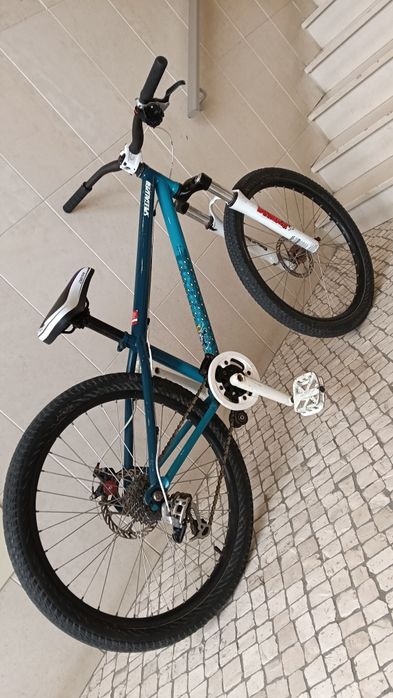 Bicicleta Dirt Jump Specialized e Btt Suspensão Total