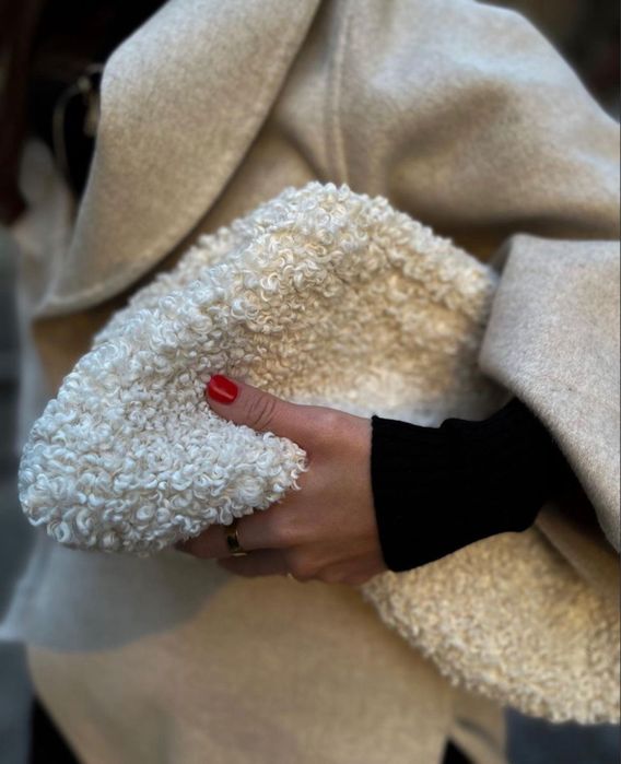 Kopertówka COS torebka fluffy baranek sherpa kozuch fluffy