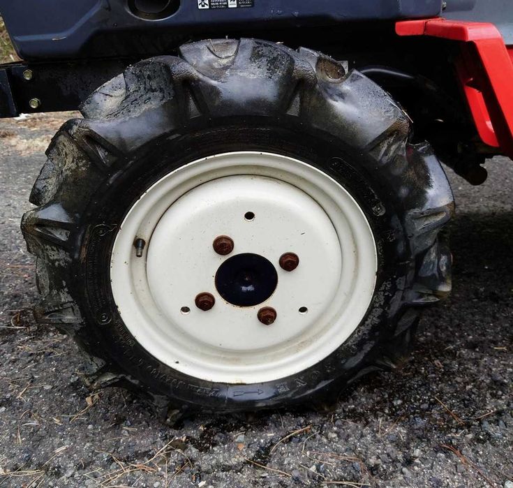 Traktor Mitsubishi GF16