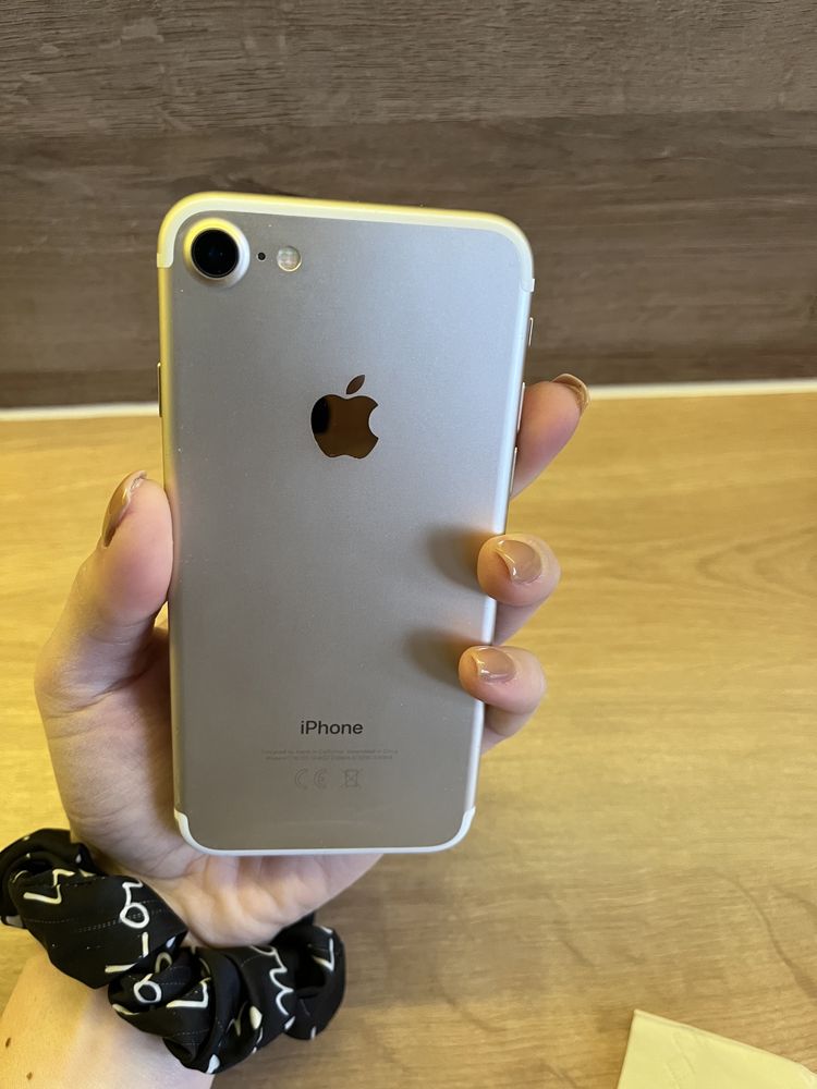 iPhone 7 32GB gold stan idealny