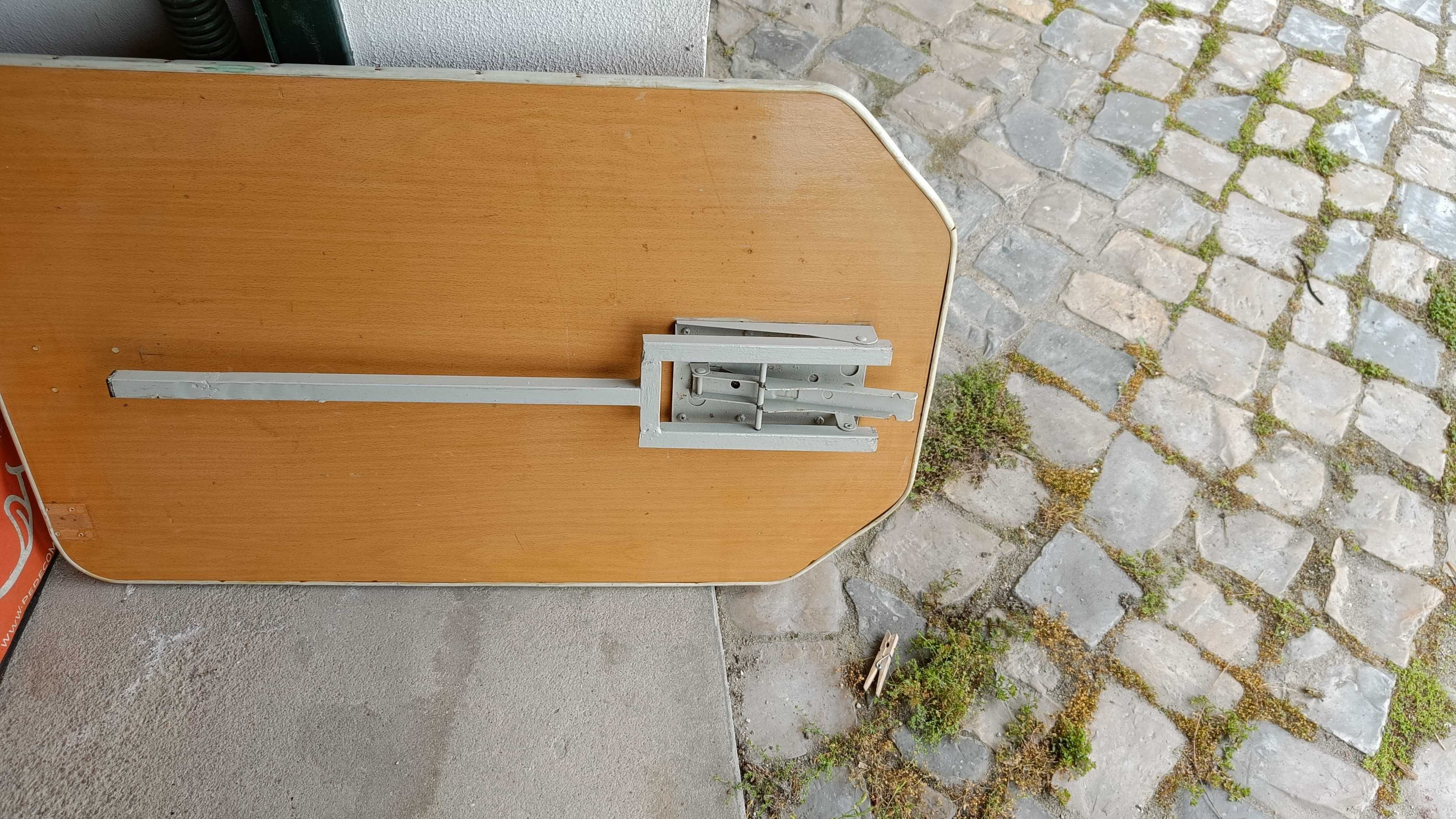 Mesa e móvel de casa de banho para autocaravana