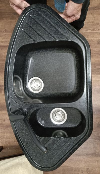 Кухонна мийка в чудовому стані