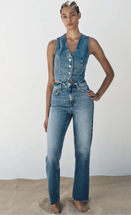 Джинси Zara з високою посадкою ,прямим кроєм та необробленим низом