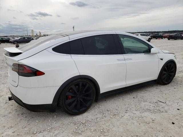 Tesla Model X 2019 року випуску