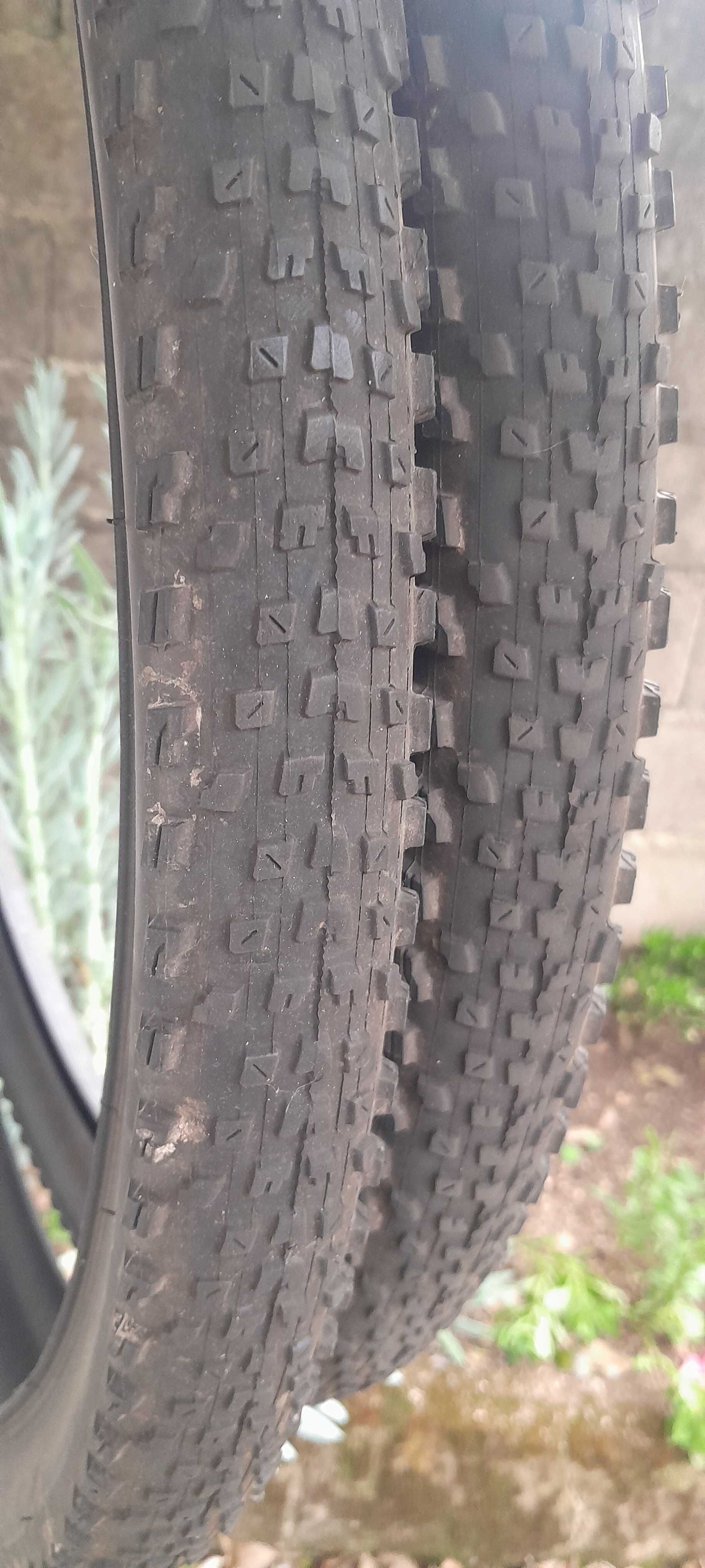Pneus de MTB como novos.