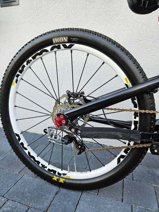 YT Play slope dirt BOS Saint X0