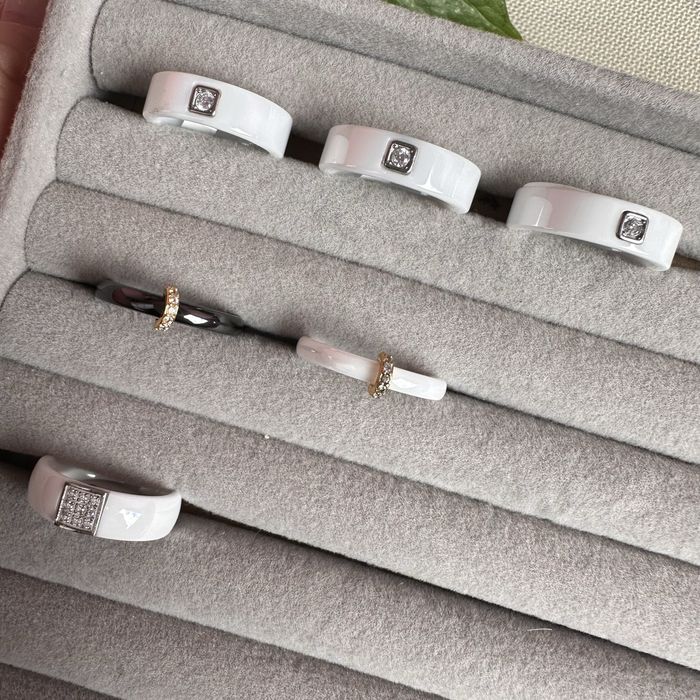 Керамічні каблучки нові 17 розмір