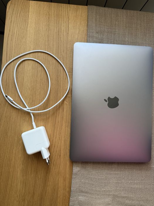 MacBook Air m1 - stan idealny