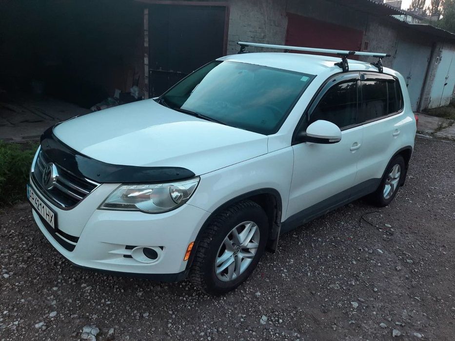 Volkswagen Tiguan Дефлектор капота (мухобойка) EuroCap