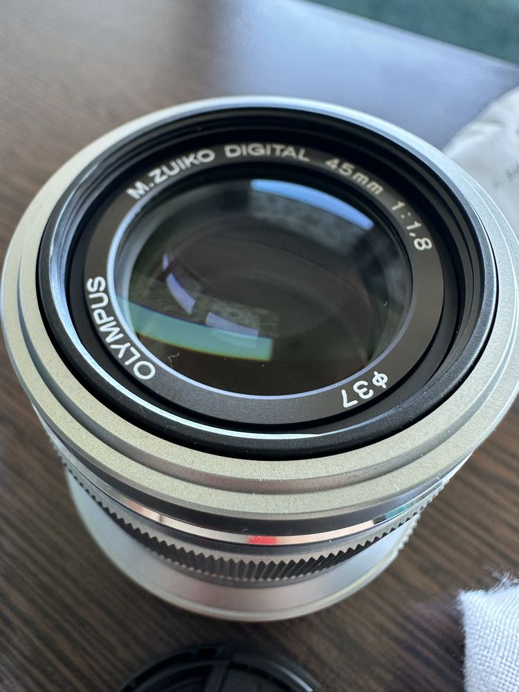 Nowy obiektyw  Olympus, 45mm srebrny, paragon
