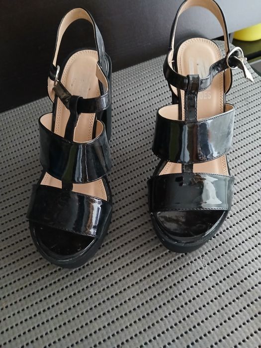 Vários sapatos número 35