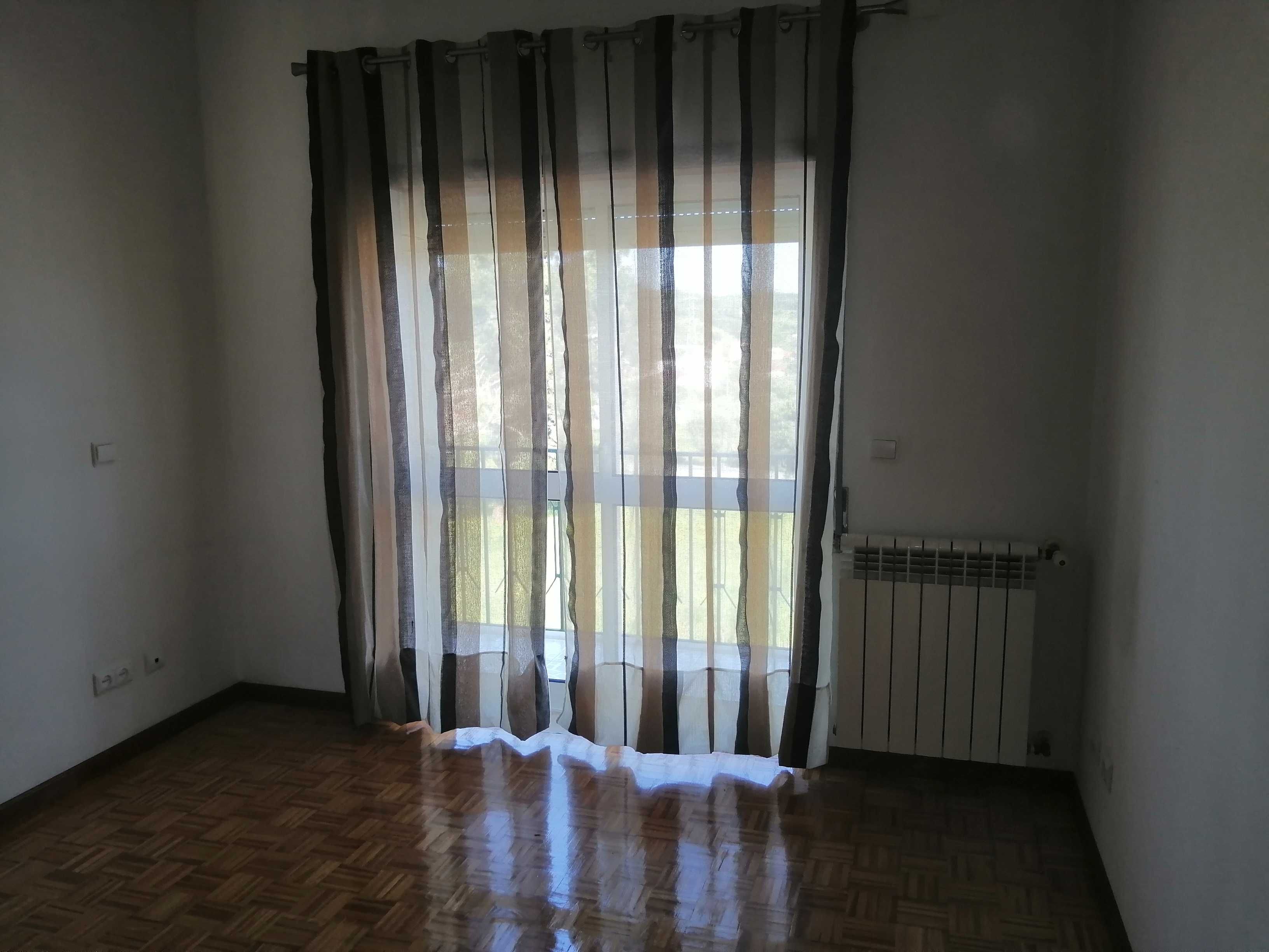 Apartamento T3 localizado numa zona tranquila da cidade de Pombal.