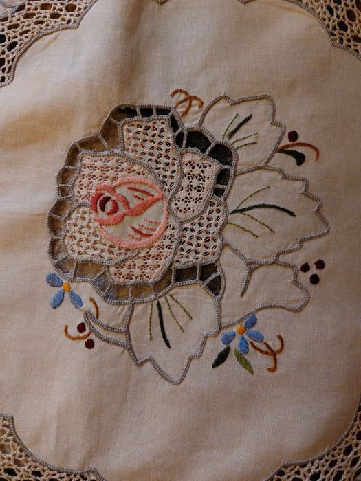 Toalha de algodão bordada e guardanapos