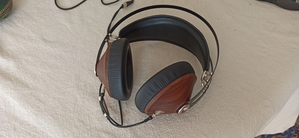 Chord Mojo 2  DAC + Meze 99 Classics