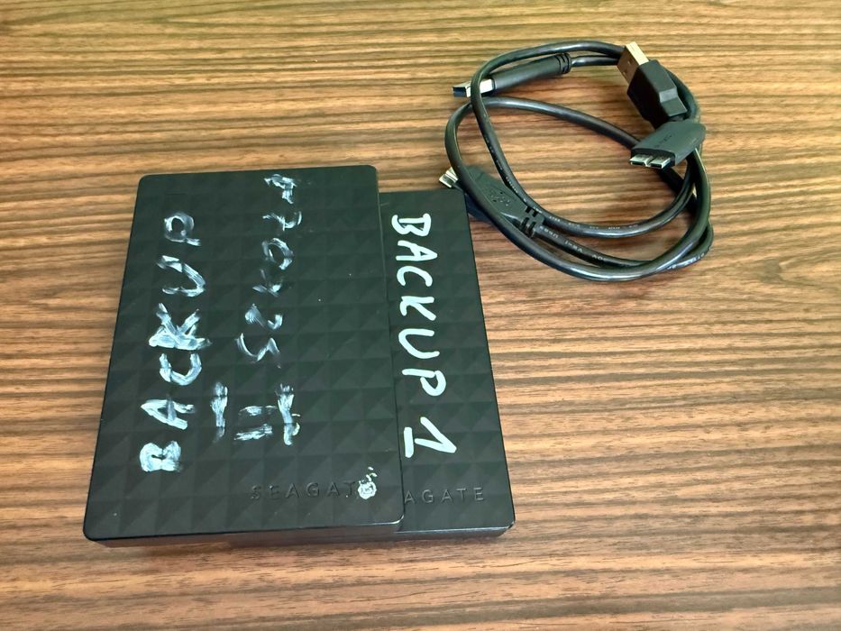 2x dysk zewnętrzny Seagate każdy po 2TB (w sumie 4TB) polecam