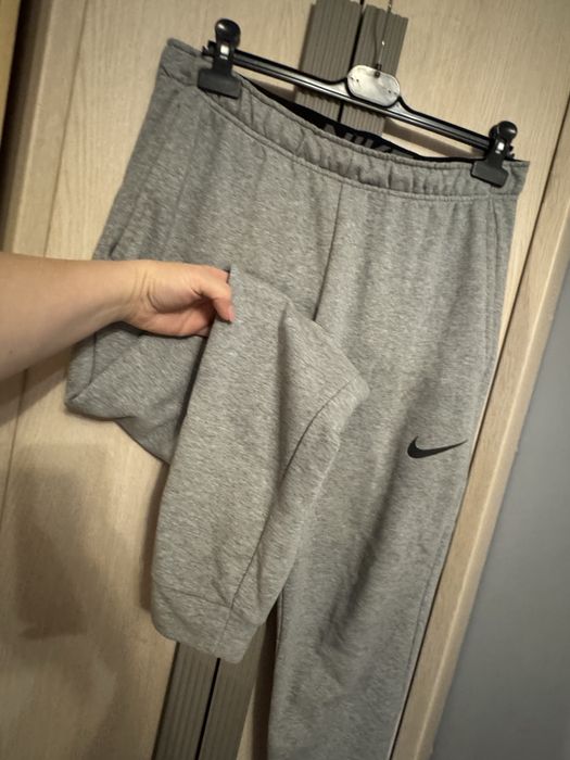 Spodnie sportowe męskie. Nike
