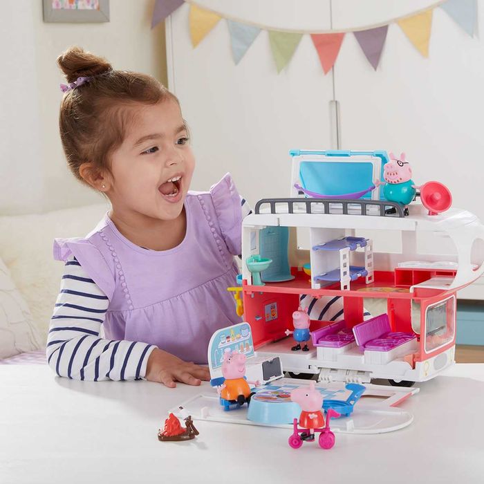 F2182 Ігровий набір Peppa Сімейний кемпер Пеппи (4 фігурки, звук)