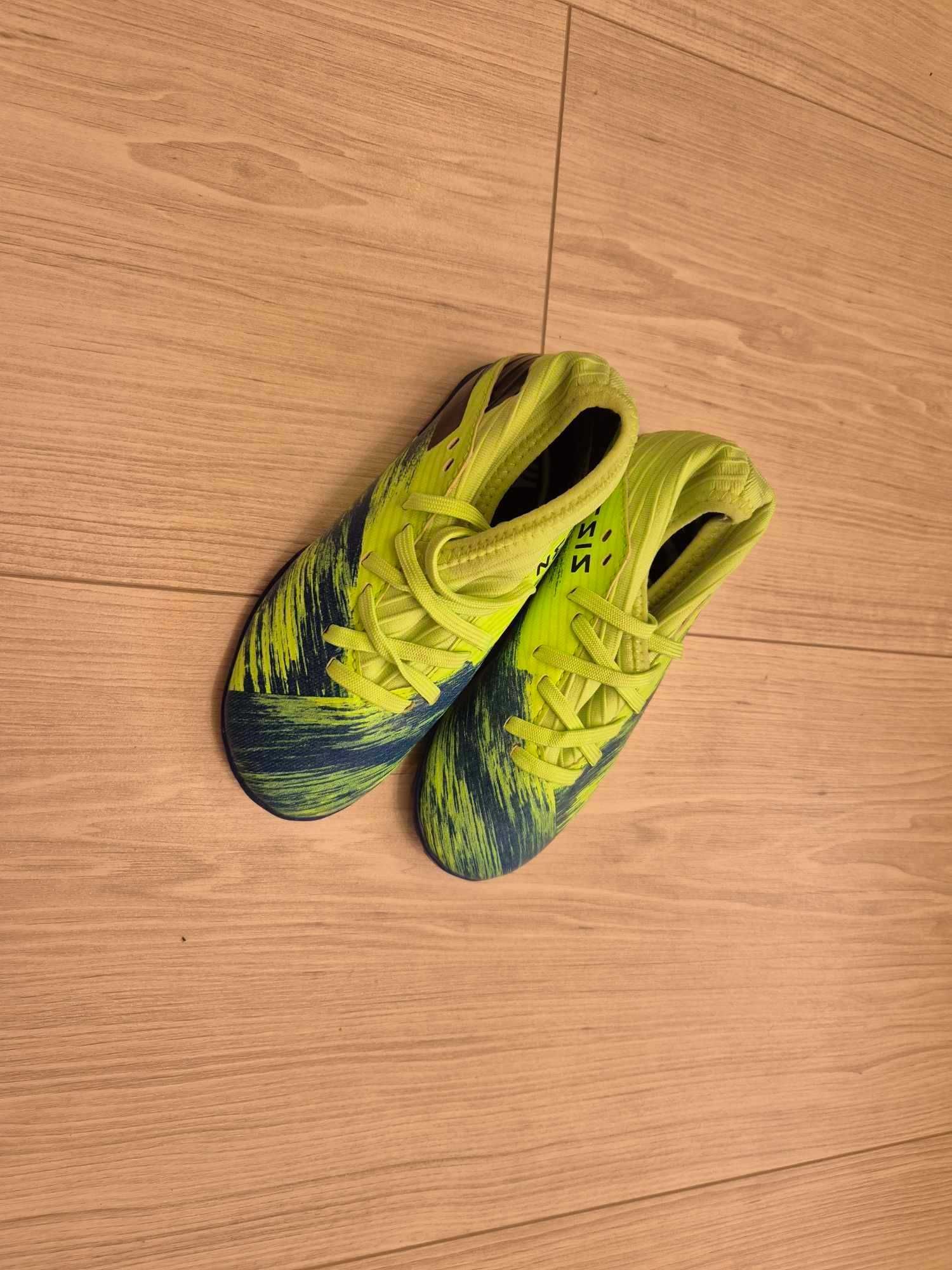 Buty piłkarskie halówki Adidas Nemeziz 19.3 IN sala FV4010 rozmiar 28